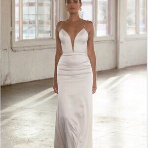 Sarah Seven Jaz Size 2 Never Worn, Never Altered